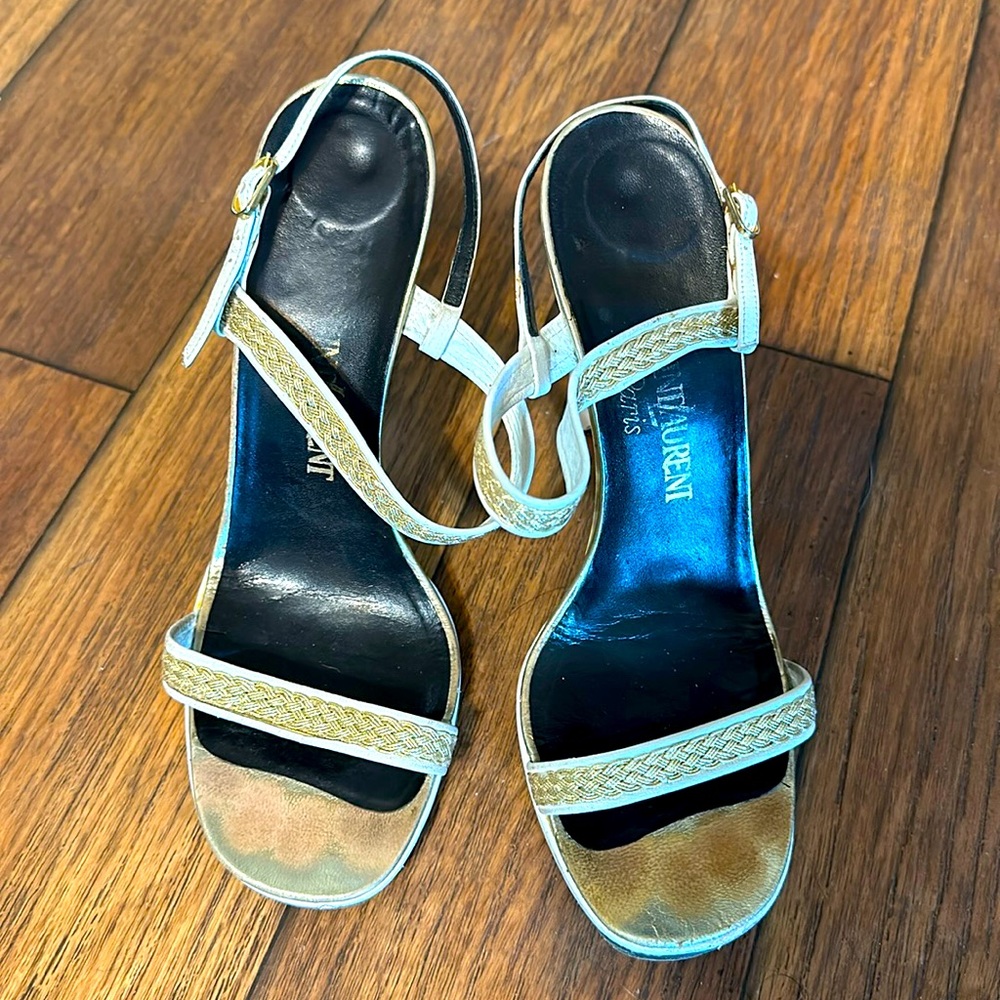 Vintage Shoe . Very Comfortable Sandals, Lightweight.